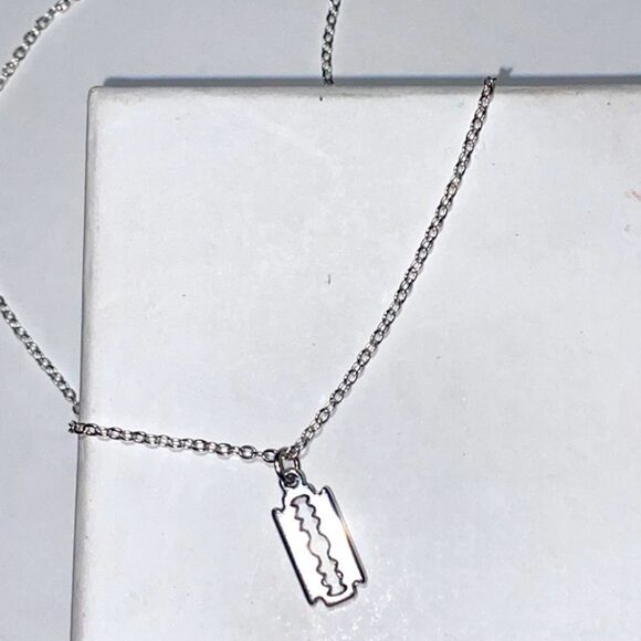 Dainty, Faux Razor Blade, Charm & Linked Chain, NEW - Picture 7 of 9